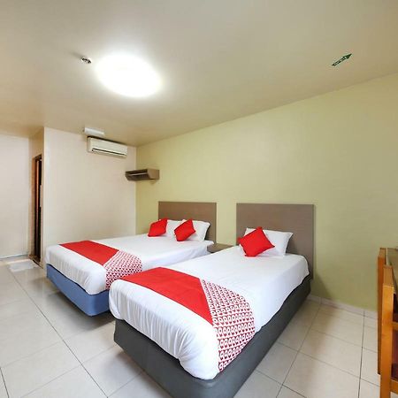 โอโย 434 มาร์เบลลา โฮเต็ล Hotel ยะโฮร์บาห์รู ภายนอก รูปภาพ