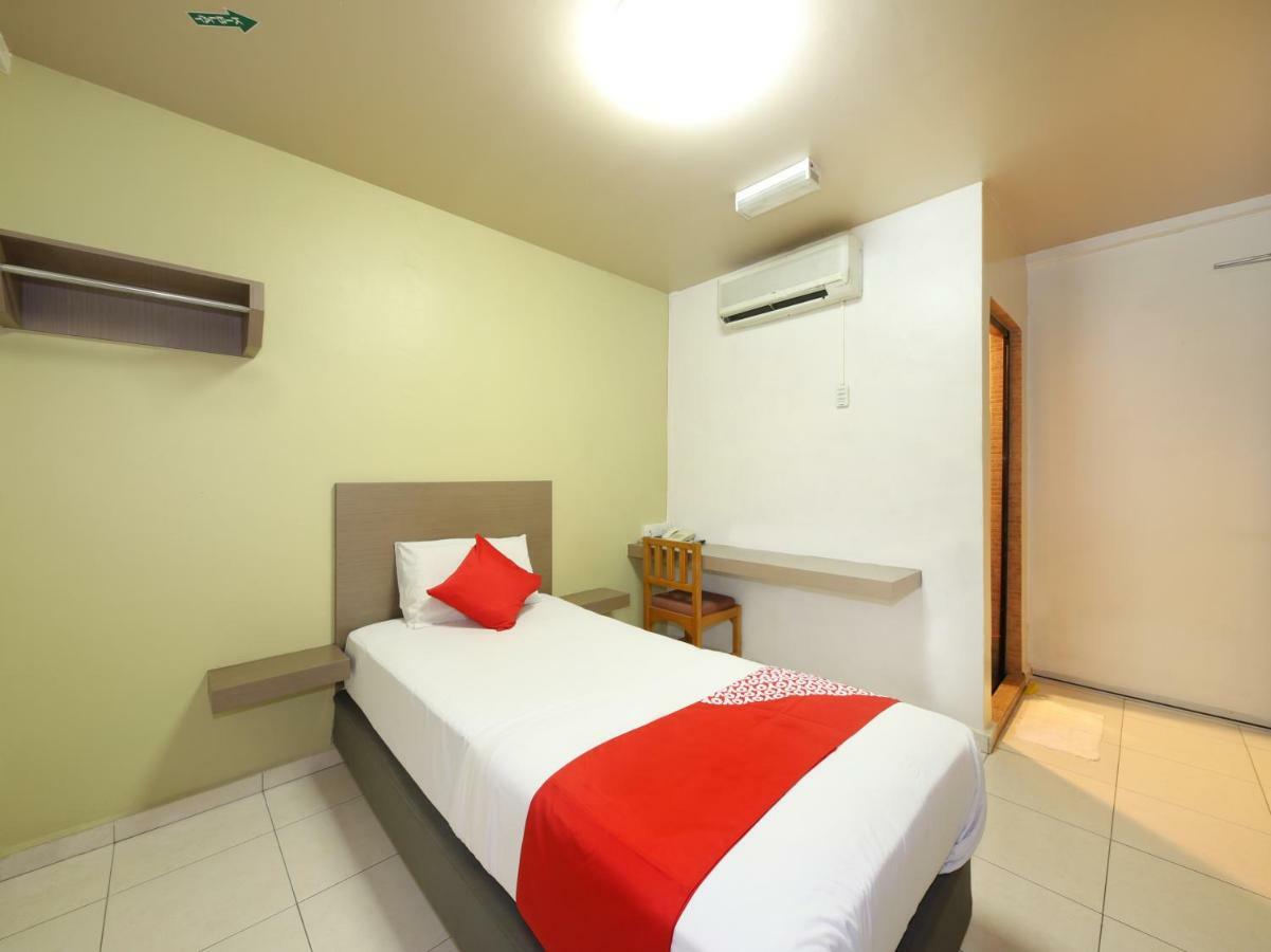 โอโย 434 มาร์เบลลา โฮเต็ล Hotel ยะโฮร์บาห์รู ภายนอก รูปภาพ