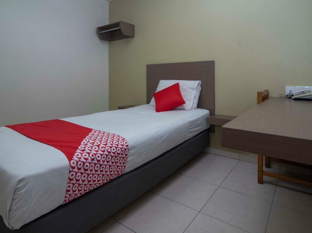 โอโย 434 มาร์เบลลา โฮเต็ล Hotel ยะโฮร์บาห์รู ภายนอก รูปภาพ