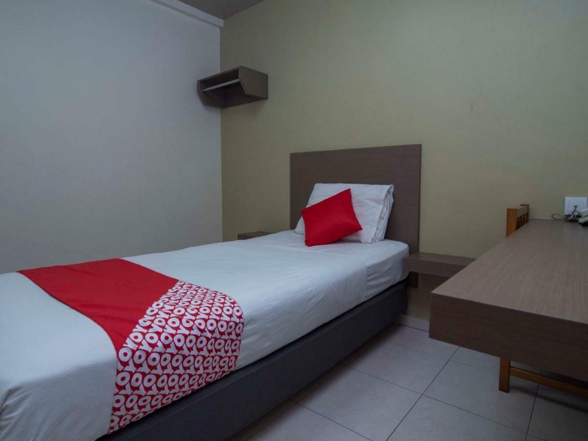 โอโย 434 มาร์เบลลา โฮเต็ล Hotel ยะโฮร์บาห์รู ภายนอก รูปภาพ